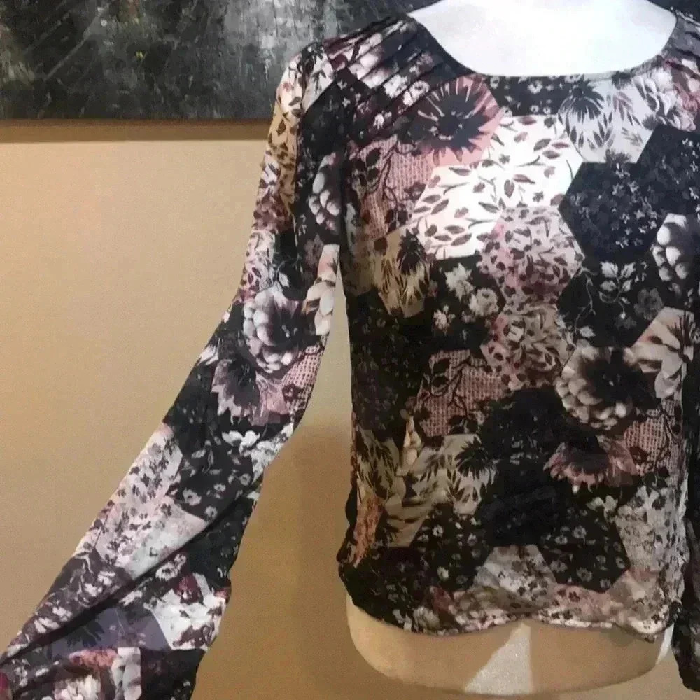 Xhilaration Long Sleeved Sheer Floral Top with Exposed Zipper Back-Size M - Picture 6 of 7